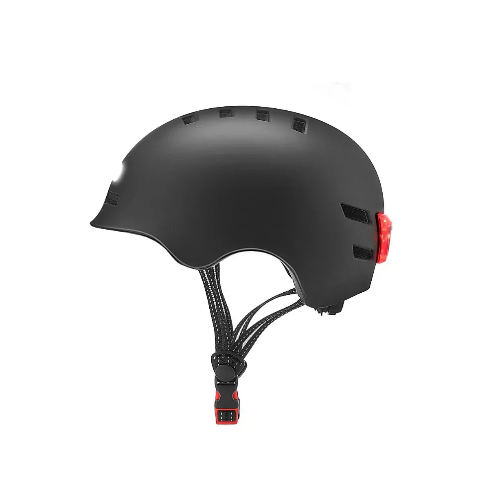 Casque universel pour trottinettes électriques équipé de lumières LED