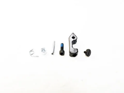Le kit de levier d'articulation du pivot comprend le levier d'articulation, le bras de verrouillage, le ressort, l'axe et les fixations - modèle Advance Trottinettes