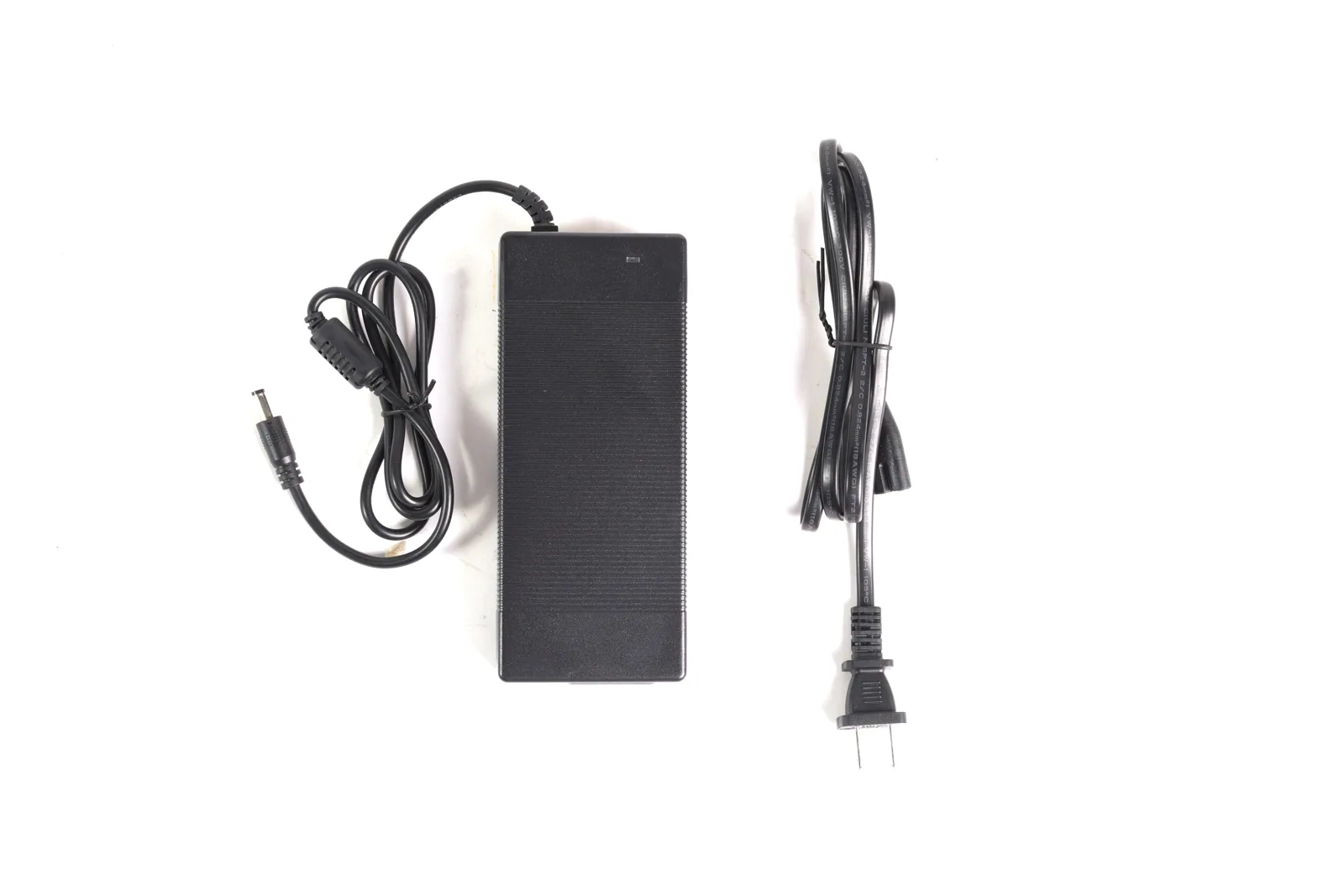 Chargeur pour modèles 36V - 42V · 3A