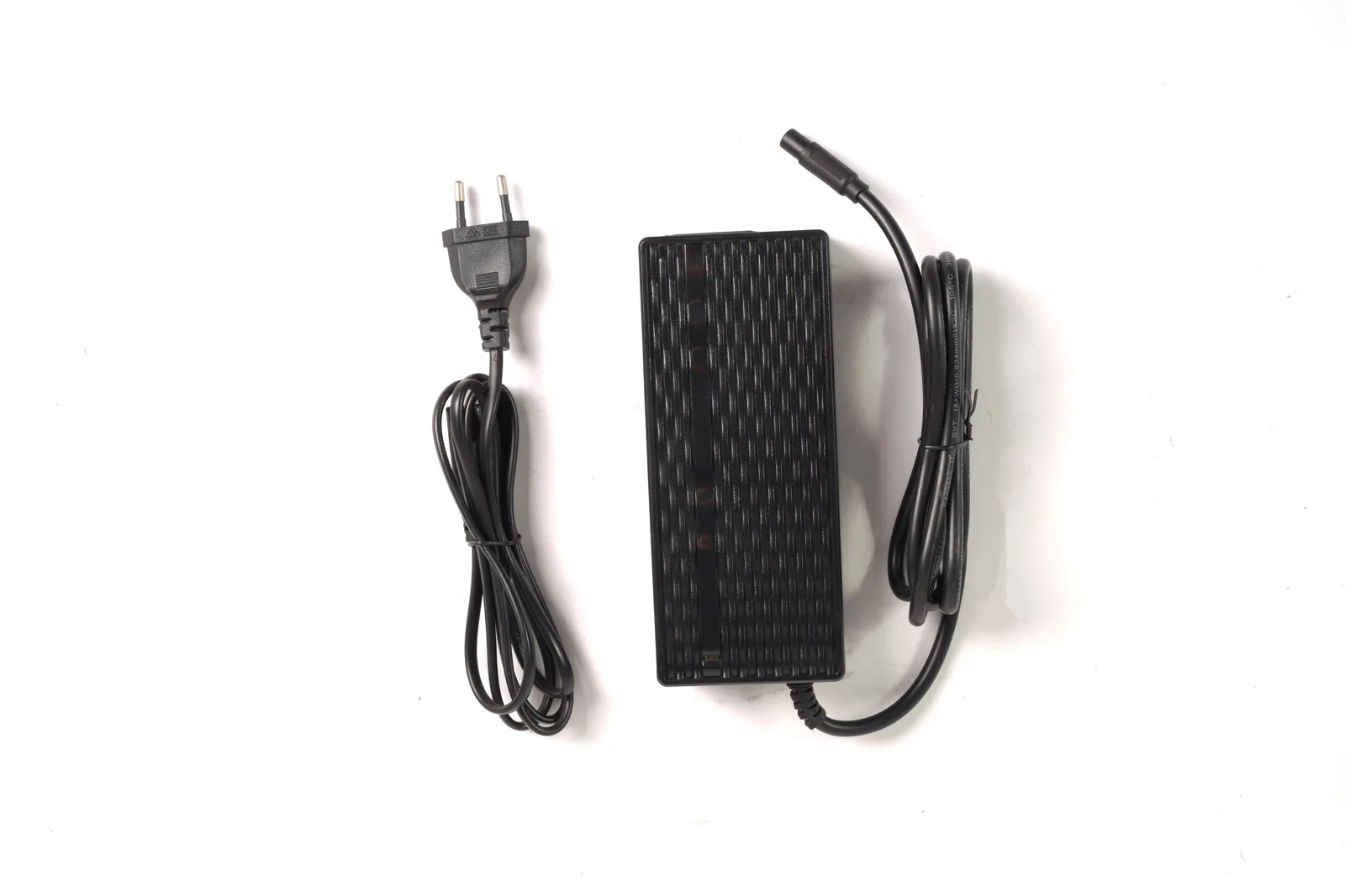 Chargeur pour modèles 48V - 54,6V · 2A - SMILEY PLUG