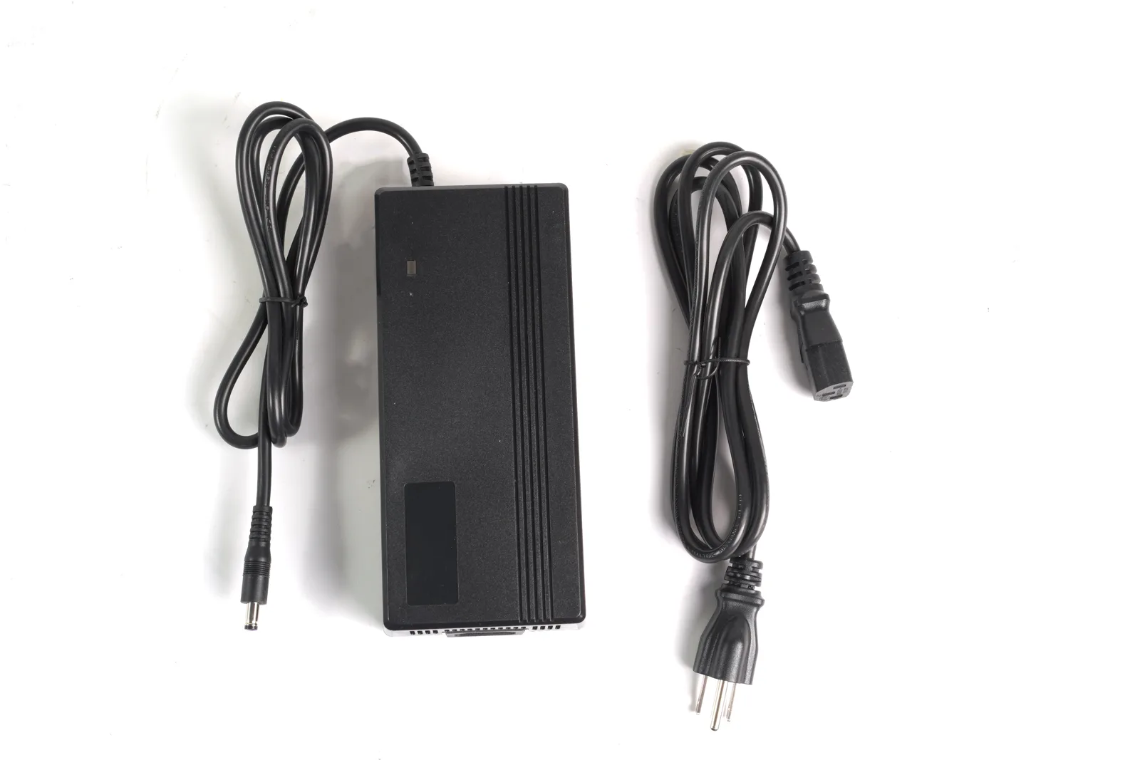 Chargeur pour modèles 48V - 54,6V · 3A - PIN PLUG