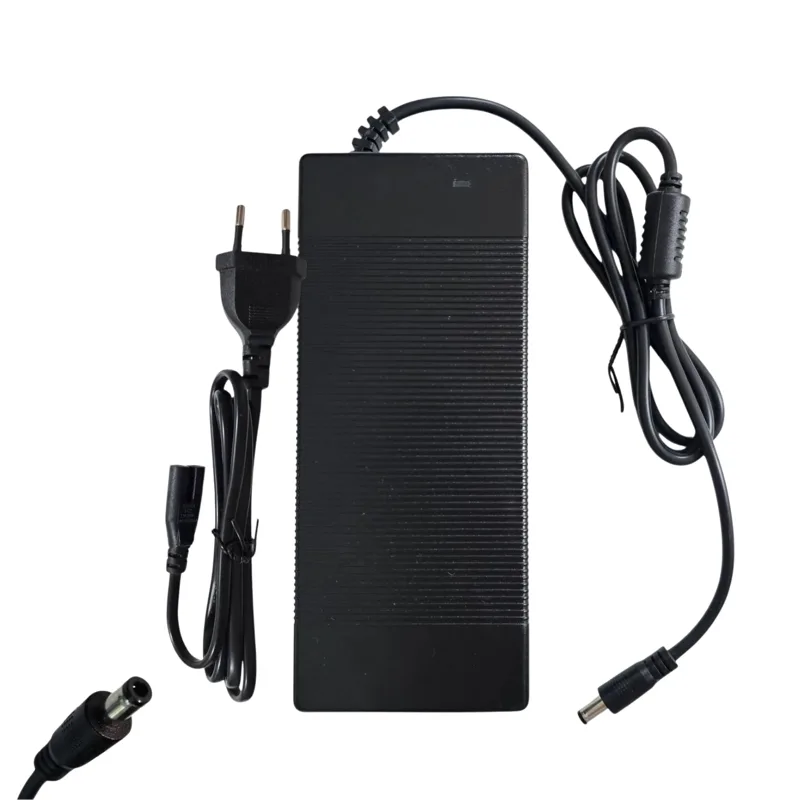 Chargeur 54,6V 2A (Embout DC5521)